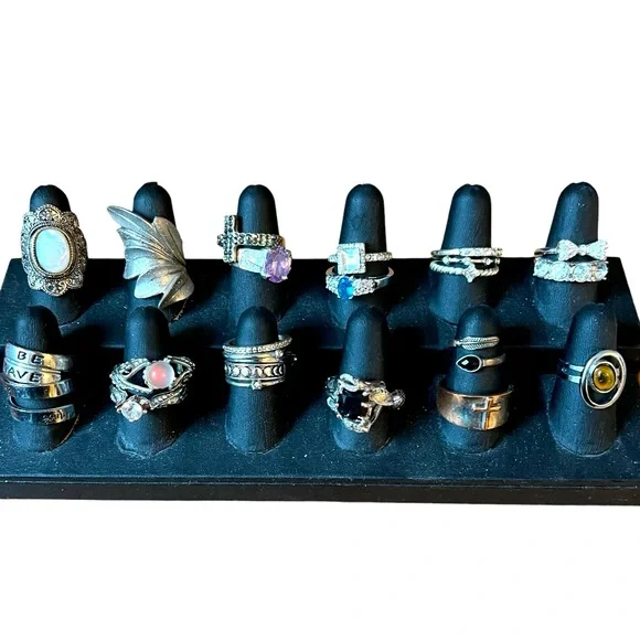 24 rings costume jewelry sizes 6,7 and 8 - Picture 1 of 4